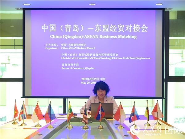 圖為中國(guó)—東盟商務(wù)理事會(huì)常務(wù)秘書(shū)長(zhǎng)劉欣主持會(huì)議