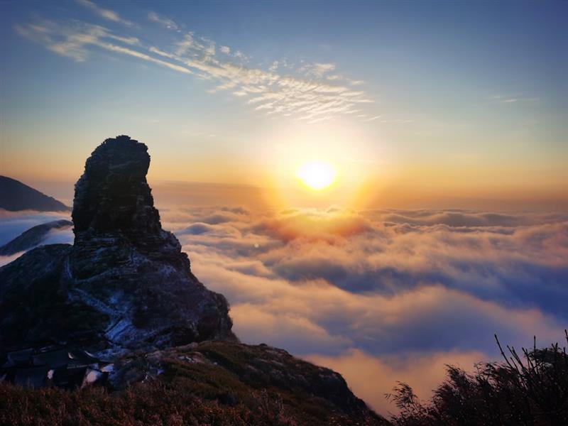  1月17日在貴州銅仁梵凈山拍攝的夕陽云海景觀。