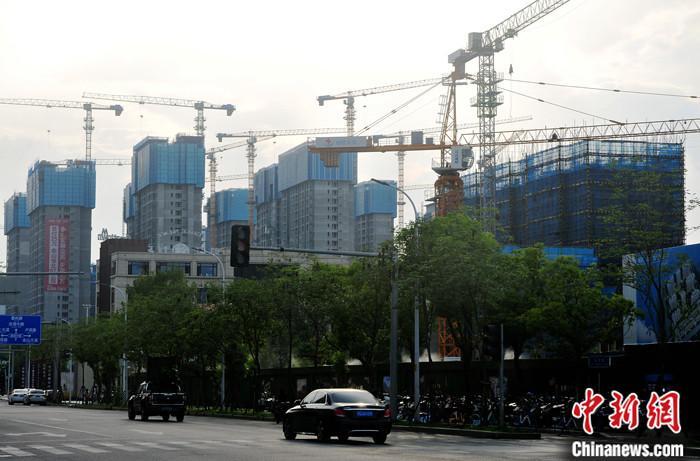 資料圖：福建福州，正在建設(shè)中的房地產(chǎn)樓盤。 <a target='_blank' href='http://www.chinanews.com/'>中新社</a>記者 張斌 攝