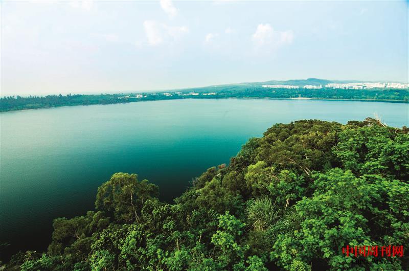 湛江湖光巖湖景.jpg