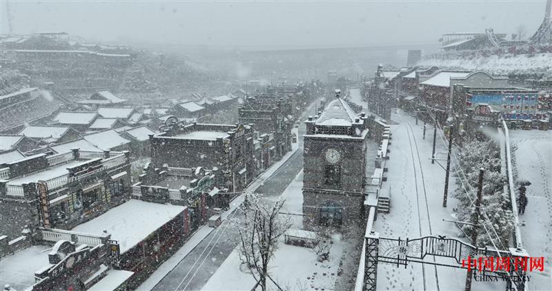 龍鳳山古鎮(zhèn)雪景圖.jpg