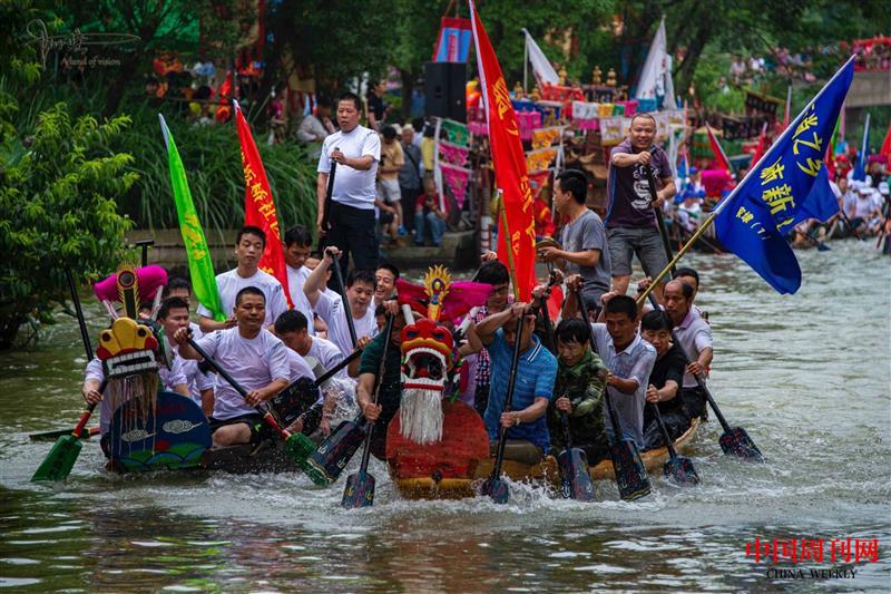 杭州西溪濕地公園內(nèi)的龍舟競渡.jpg