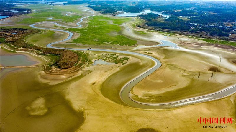 中國(guó)最大的淡水湖鄱陽(yáng)湖進(jìn)入枯水期.jpg