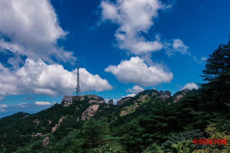 攝圖網(wǎng)_500785441_安徽黃山山頂藍(lán)天白云（企業(yè)商用）.jpg
